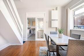 2 Bedroom House With Free Parking