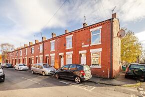 2 Bedroom House With Free Parking