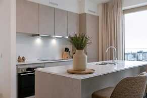 Nora - Elegant Seaview Escape With Balcony