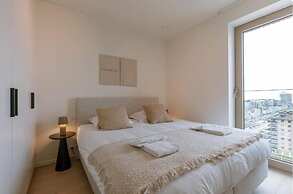 Nora - Elegant Seaview Escape With Balcony