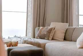 Nora - Elegant Seaview Escape With Balcony