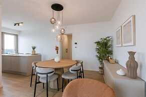 Nora - Elegant Seaview Escape With Balcony
