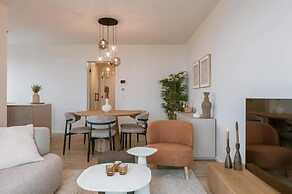 Nora - Elegant Seaview Escape With Balcony