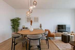 Nora - Elegant Seaview Escape With Balcony
