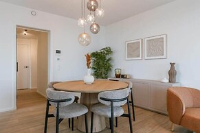 Nora - Elegant Seaview Escape With Balcony