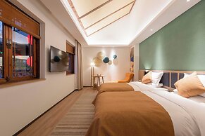 Nine Melodies View Courtyard Guesthouse