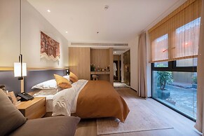 Nine Melodies View Courtyard Guesthouse