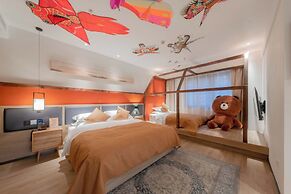 Nine Melodies View Courtyard Guesthouse