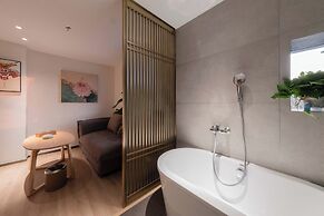 Nine Melodies View Courtyard Guesthouse
