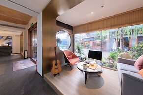 Nine Melodies View Courtyard Guesthouse