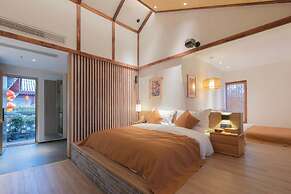 Nine Melodies View Courtyard Guesthouse