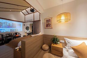 Nine Melodies View Courtyard Guesthouse
