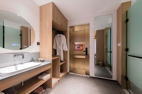Nine Melodies View Courtyard Guesthouse