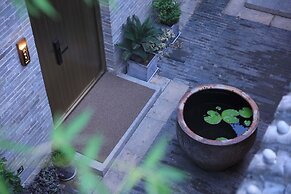 Nine Melodies View Courtyard Guesthouse