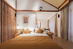 Nine Melodies View Courtyard Guesthouse