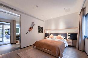 Nine Melodies View Courtyard Guesthouse