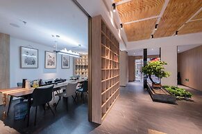 Nine Melodies View Courtyard Guesthouse