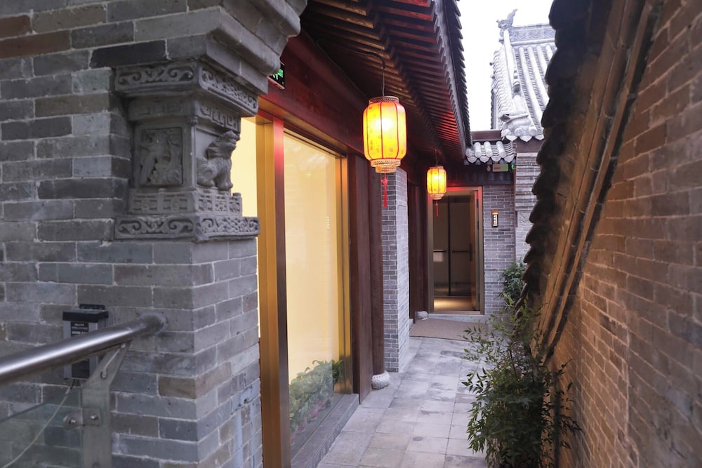 Nine Melodies View Courtyard Guesthouse