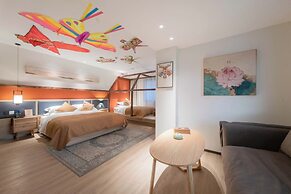 Nine Melodies View Courtyard Guesthouse