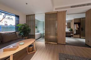 Nine Melodies View Courtyard Guesthouse