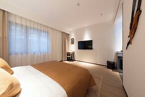 Nine Melodies View Courtyard Guesthouse