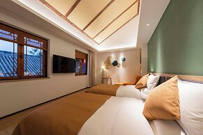 Nine Melodies View Courtyard Guesthouse