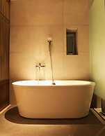 Nine Melodies View Courtyard Guesthouse