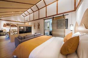 Nine Melodies View Courtyard Guesthouse