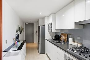 Central Brisbane Stay With Gym and Pool Access
