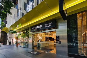 Central Brisbane Stay With Gym and Pool Access