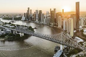 Central Brisbane Stay With Gym and Pool Access