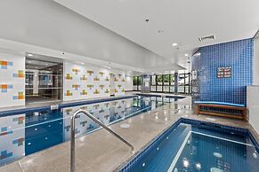 Central Brisbane Stay With Gym and Pool Access