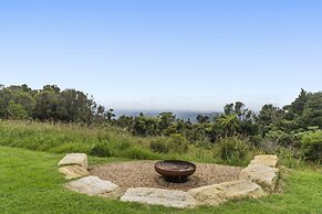 Scenic House With Private Yard & BBQ Area