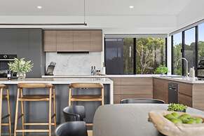 Scenic House With Private Yard & BBQ Area