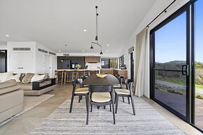 Scenic House With Private Yard & BBQ Area