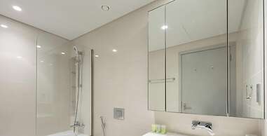 LUX The Beach Isle View Suite 2