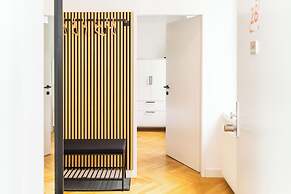 Bright Apartment Near Central Station