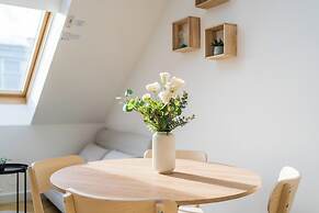 Bright Apartment Near Central Station