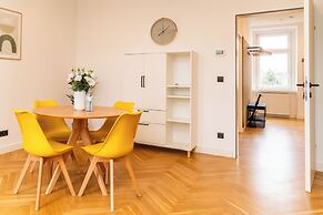 Bright Apartment Near Central Station
