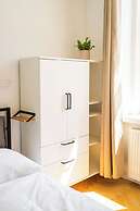 Bright Apartment Near Central Station