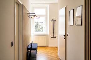 Bright Apartment Near Central Station