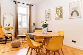 Bright Apartment Near Central Station