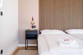 Bright Apartment Near Central Station