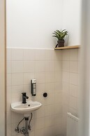 Bright Apartment Near Central Station