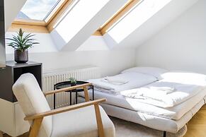 Bright Apartment Near Central Station