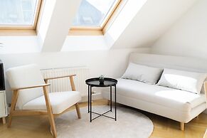 Bright Apartment Near Central Station