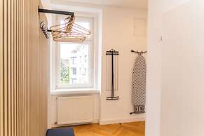 Bright Apartment Near Central Station