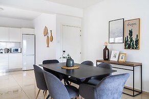 Classy 2BR Cafe Suite Strovolos