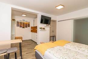 Studio Maria with Free Parking