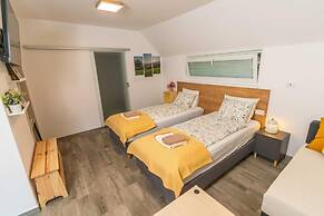 Studio Maria with Free Parking